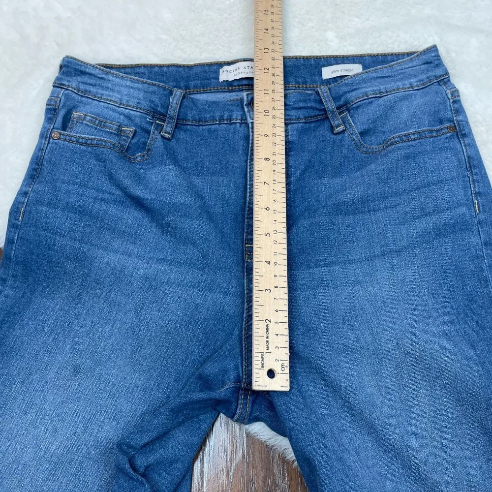 Social Standard Jeans 10 Slim Straight Blue Medium Wash High-Rise Stretch Womens